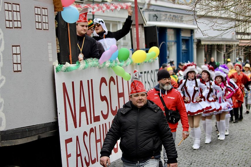 ZUm Karnevalsumzug zog es viele Jecken in die Stadt Bad Langensalza