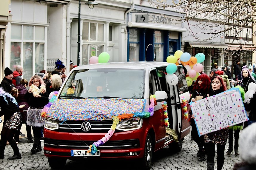ZUm Karnevalsumzug zog es viele Jecken in die Stadt Bad Langensalza