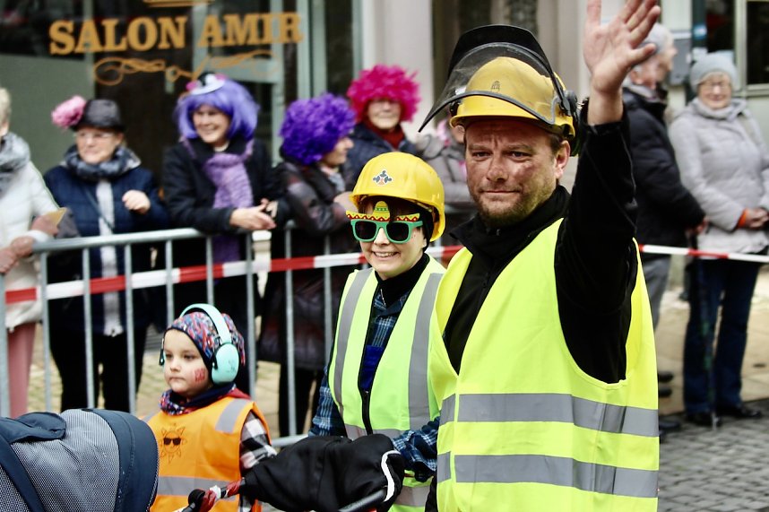 ZUm Karnevalsumzug zog es viele Jecken in die Stadt Bad Langensalza