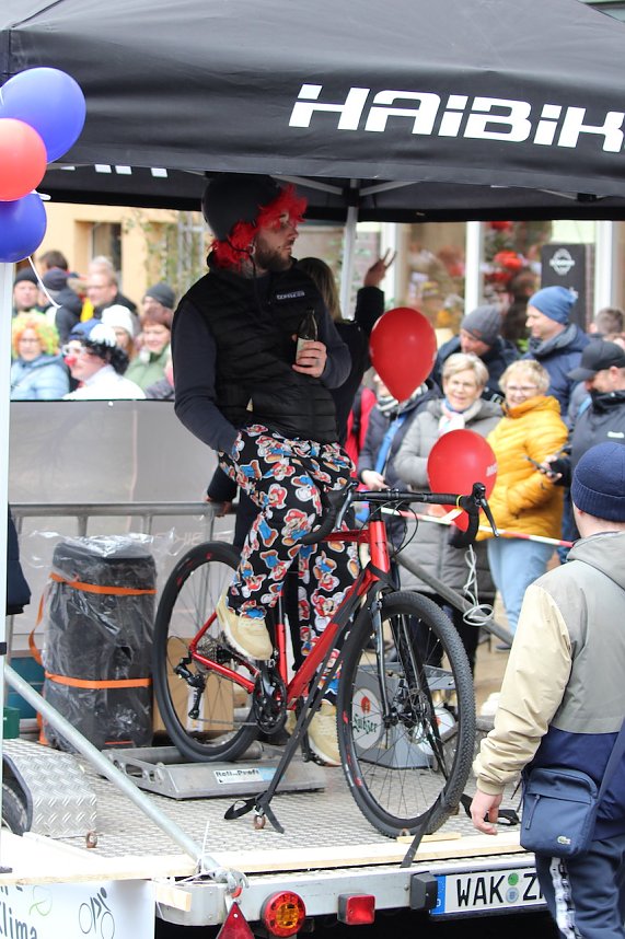ZUm Karnevalsumzug zog es viele Jecken in die Stadt Bad Langensalza