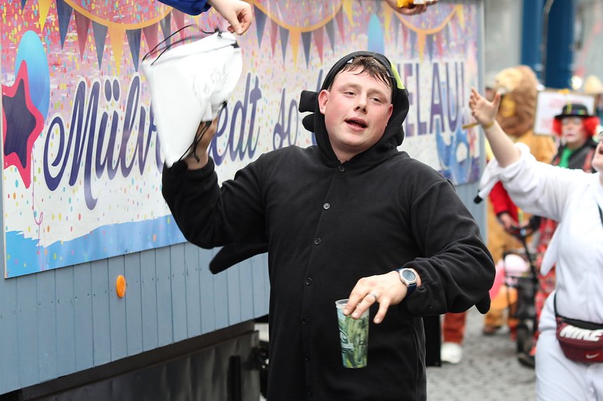 ZUm Karnevalsumzug zog es viele Jecken in die Stadt Bad Langensalza