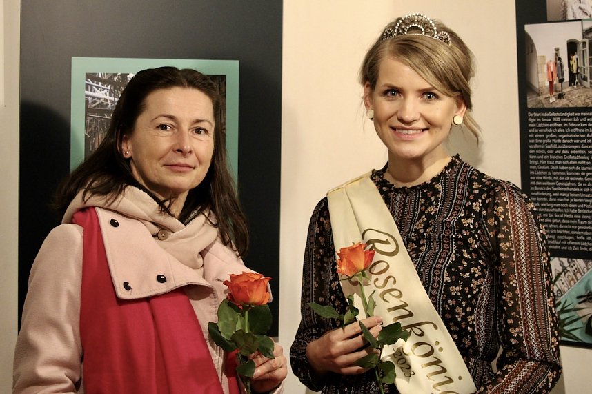 Kreative Frauen aus Th&uuml;ringen bei der Vernissage im Langensalzaer Rathaus