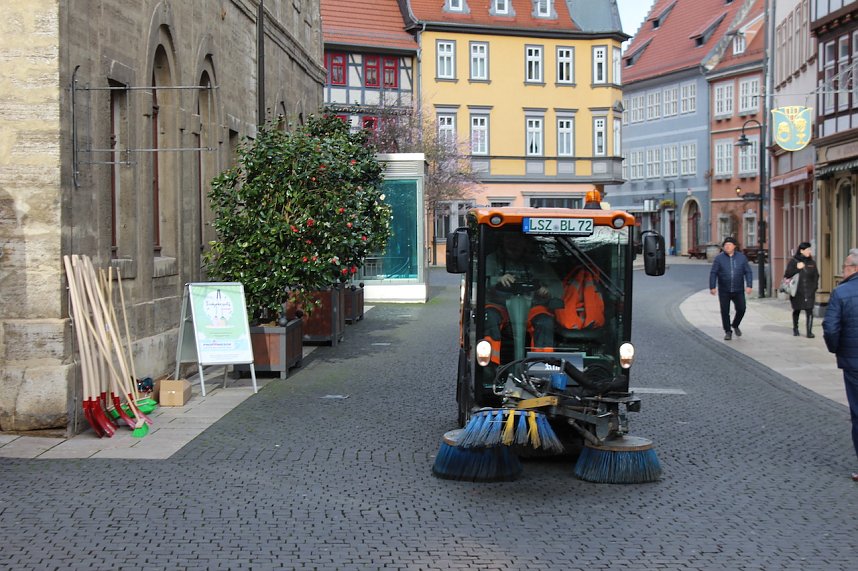 Fr&uuml;hjahrsputz am Bad Langensalzaer Rathaus