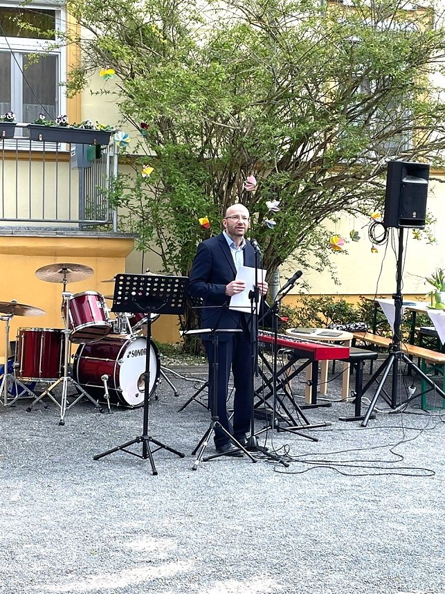 Auch der 20. Novalisritt endete wieder am Pflegeheim "Schloss Sophie von K&uuml;hn" in Gr&uuml;ningen 