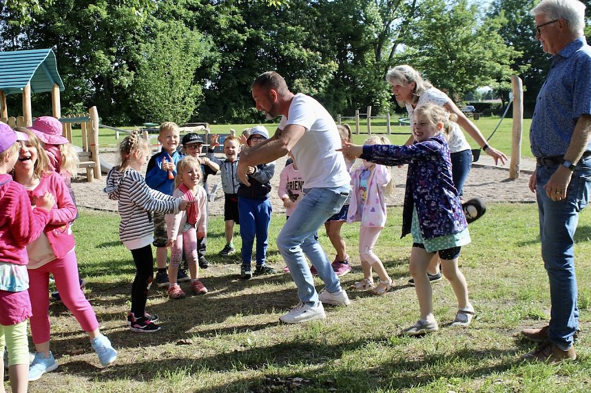 Feierliche Einweihung des neuen Spielplatzes in Bad Langensalza Nord