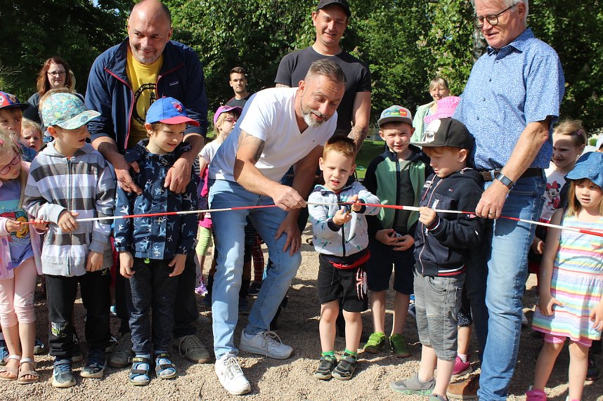 Feierliche Einweihung des neuen Spielplatzes in Bad Langensalza Nord