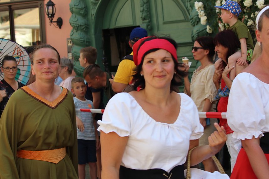 Fr&ouml;hliche Stimmung beim 210 Brunnenfest in Bad Langensalza