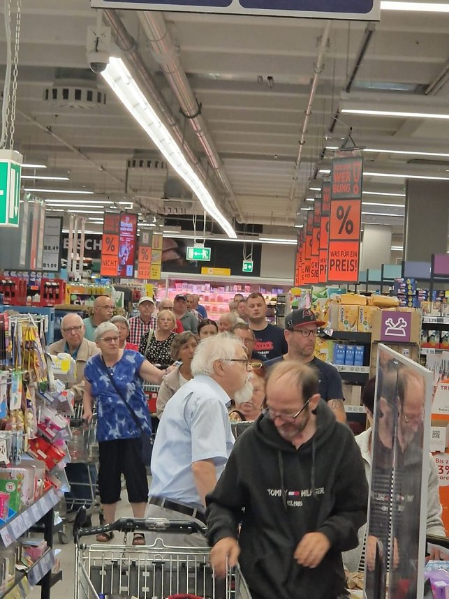 Streik im Kaufland f&uuml;hrte zu langen Schlangen an den Kassen 