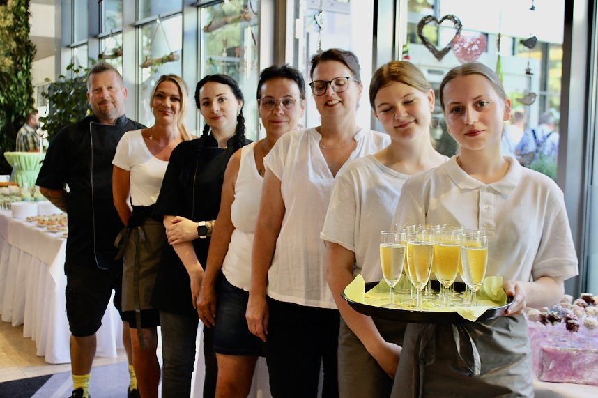 Neuer&ouml;ffnung der Friederiken Therme in Bad Langensalza. Das Team "Heimatliebe" versorgte die G&auml;ste mit Getr&auml;nken und mit selbst kreierten, japanischen K&ouml;stlichkeiten