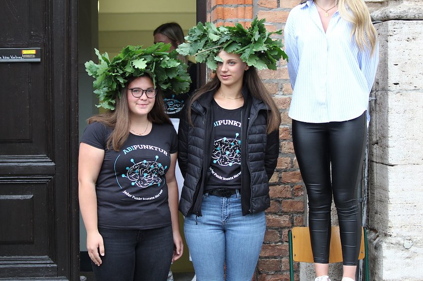Abi 2023 - Abiturienten des Salza Gymnasiums in Bad Langensalza erhalten ihren Eichenlaubkranz
