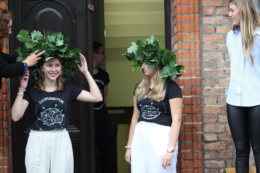 Abi 2023 - Abiturienten des Salza Gymnasiums in Bad Langensalza erhalten ihren Eichenlaubkranz