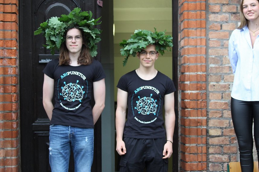 Abi 2023 - Abiturienten des Salza Gymnasiums in Bad Langensalza erhalten ihren Eichenlaubkranz