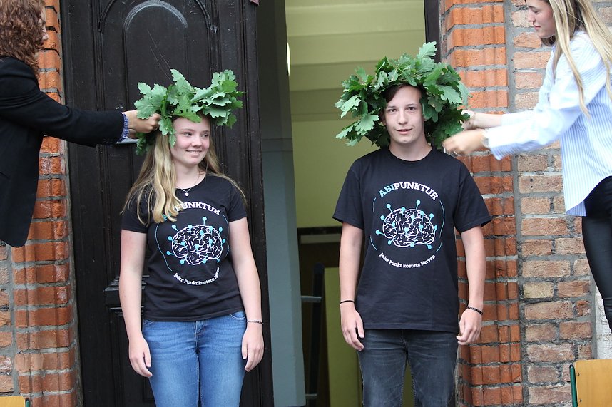 Abi 2023 - Abiturienten des Salza Gymnasiums in Bad Langensalza erhalten ihren Eichenlaubkranz