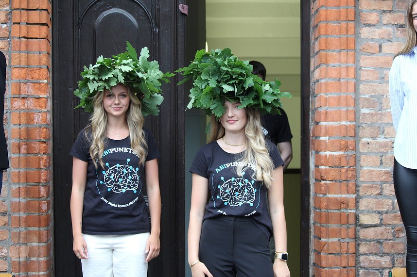 Abi 2023 - Abiturienten des Salza Gymnasiums in Bad Langensalza erhalten ihren Eichenlaubkranz