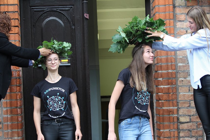 Abi 2023 - Abiturienten des Salza Gymnasiums in Bad Langensalza erhalten ihren Eichenlaubkranz