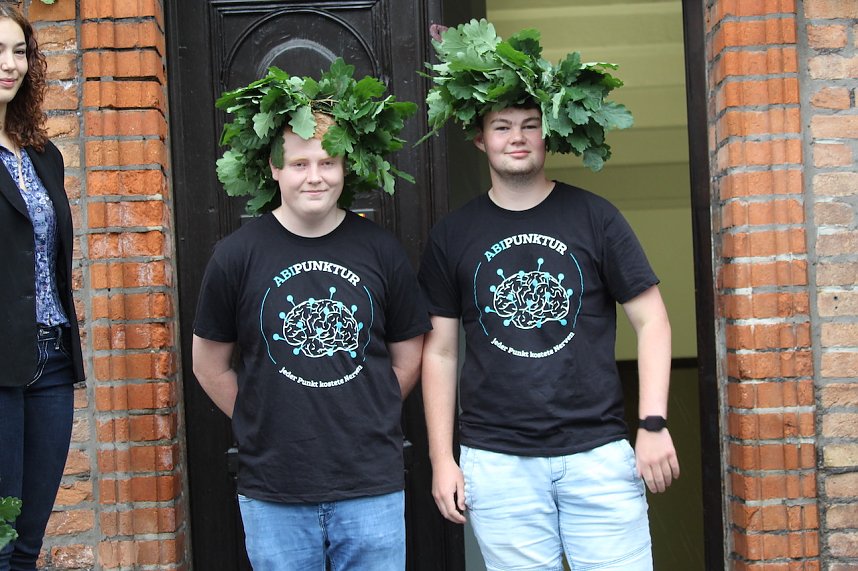 Abi 2023 - Abiturienten des Salza Gymnasiums in Bad Langensalza erhalten ihren Eichenlaubkranz