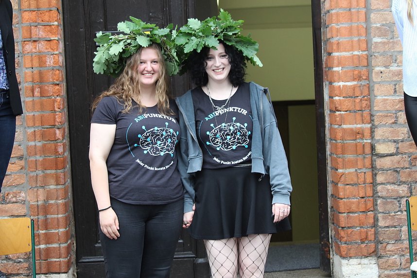 Abi 2023 - Abiturienten des Salza Gymnasiums in Bad Langensalza erhalten ihren Eichenlaubkranz