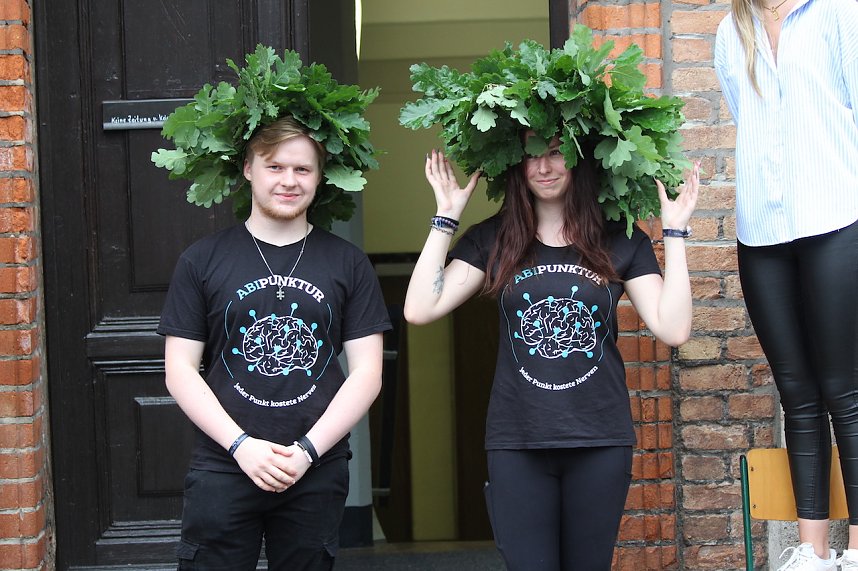 Abi 2023 - Abiturienten des Salza Gymnasiums in Bad Langensalza erhalten ihren Eichenlaubkranz