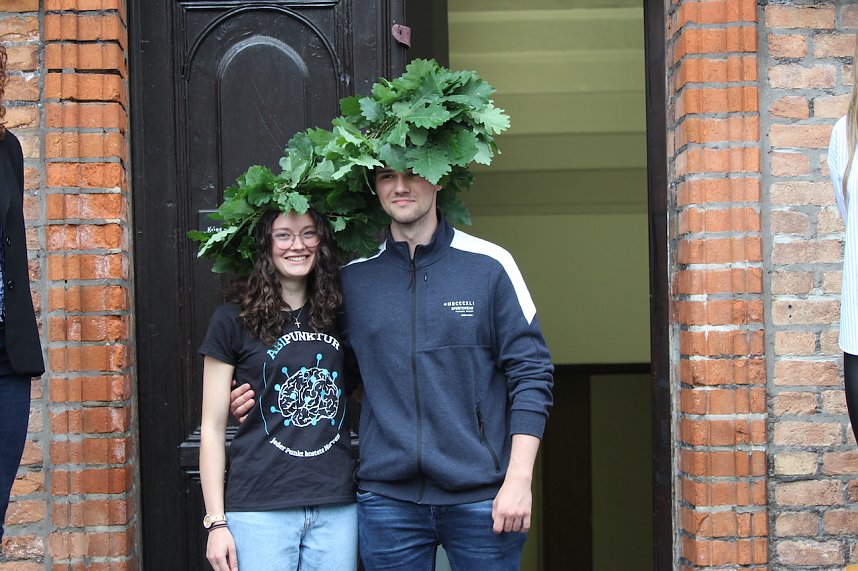 Abi 2023 - Abiturienten des Salza Gymnasiums in Bad Langensalza erhalten ihren Eichenlaubkranz