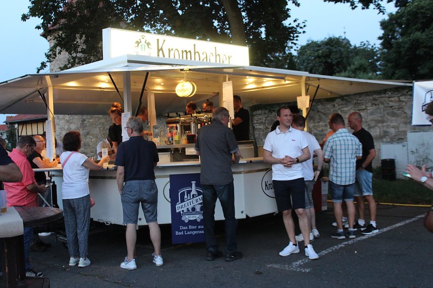 Begeisterte Zuschauerinnen und Zuschauer beim "ABBA Dream Tribute" Konzert in Bad Langensalza