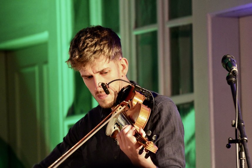 Die schottische Folkmusikerin Siobhan Miller und ihre Band begeisterten das Publikum in der Gottesackerkirche in Bad Langensalza 
