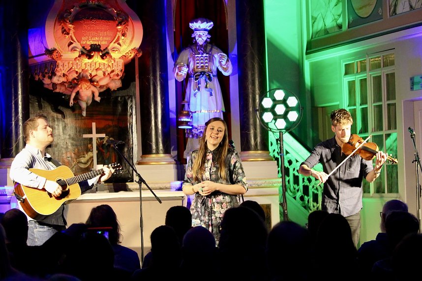 Die schottische Folkmusikerin Siobhan Miller und ihre Band begeisterten das Publikum in der Gottesackerkirche in Bad Langensalza 
