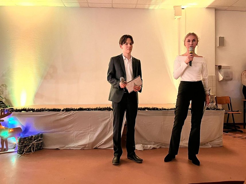 Lebendiger Adventskalender im Seiler-Gymnasium