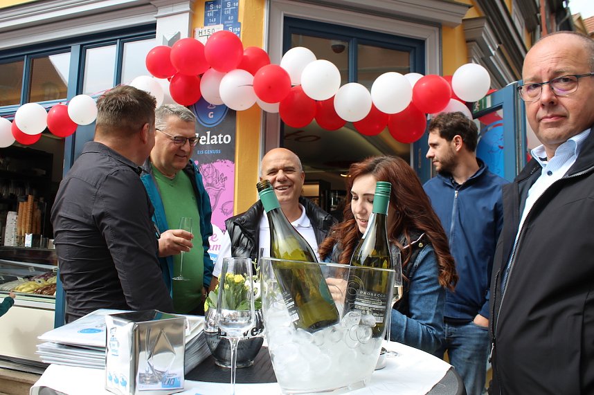 Wiederer&ouml;ffnung des Eiscaf&eacute;s am Neumarkt