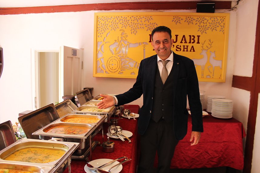 Er&ouml;ffnungsfeier mit geladenen G&auml;sten im Punjabi Bad&acute;sha