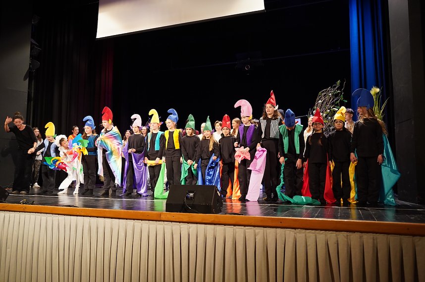 "Time and Time again" gespielt von Sch&uuml;lerinnen und Sch&uuml;lern des Salza Gymnasiums und der Grundschule Sonnenhof