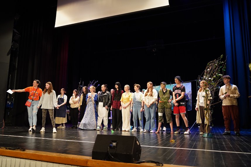 "Time and Time again" gespielt von Sch&uuml;lerinnen und Sch&uuml;lern des Salza Gymnasiums und der Grundschule Sonnenhof