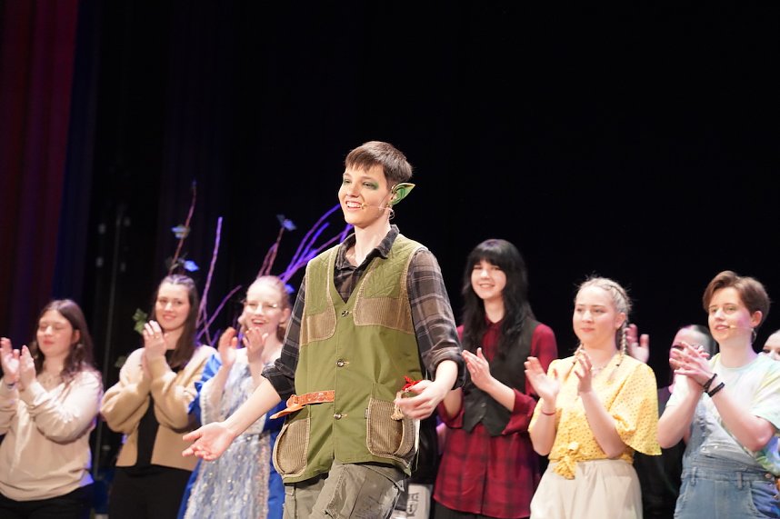 "Time and Time again" gespielt von Sch&uuml;lerinnen und Sch&uuml;lern des Salza Gymnasiums und der Grundschule Sonnenhof