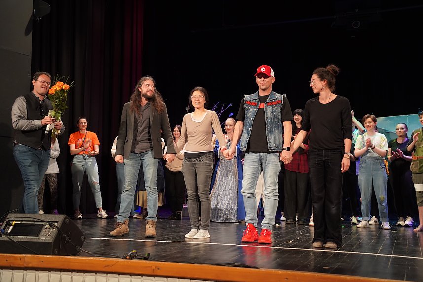 "Time and Time again" gespielt von Sch&uuml;lerinnen und Sch&uuml;lern des Salza Gymnasiums und der Grundschule Sonnenhof
