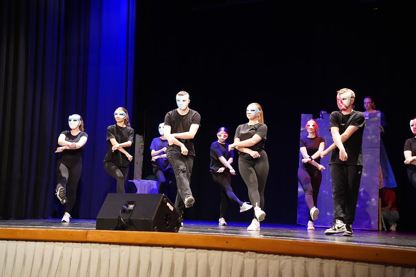 "Time and Time again" gespielt von Sch&uuml;lerinnen und Sch&uuml;lern des Salza Gymnasiums und der Grundschule Sonnenhof