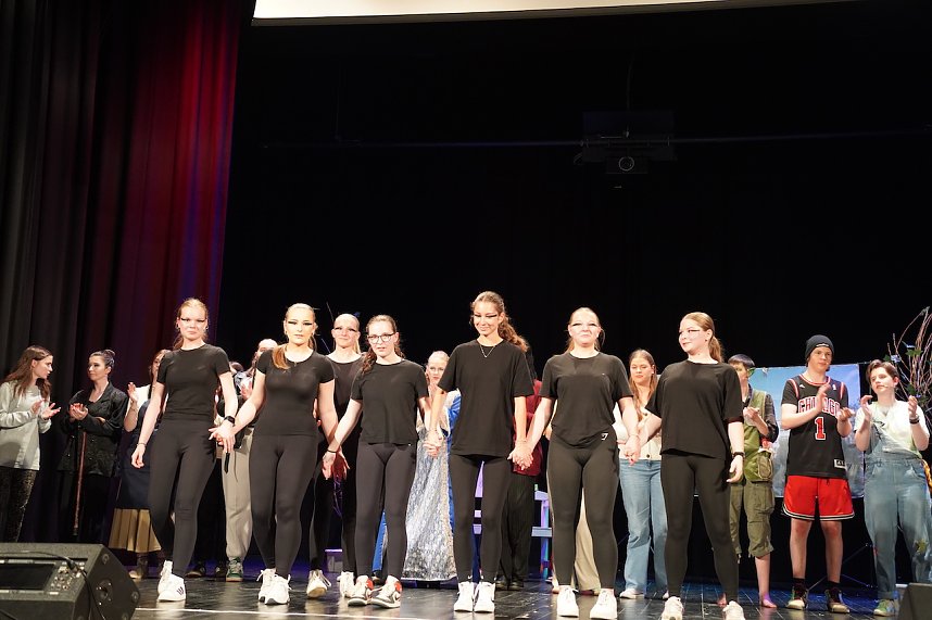 "Time and Time again" gespielt von Sch&uuml;lerinnen und Sch&uuml;lern des Salza Gymnasiums und der Grundschule Sonnenhof