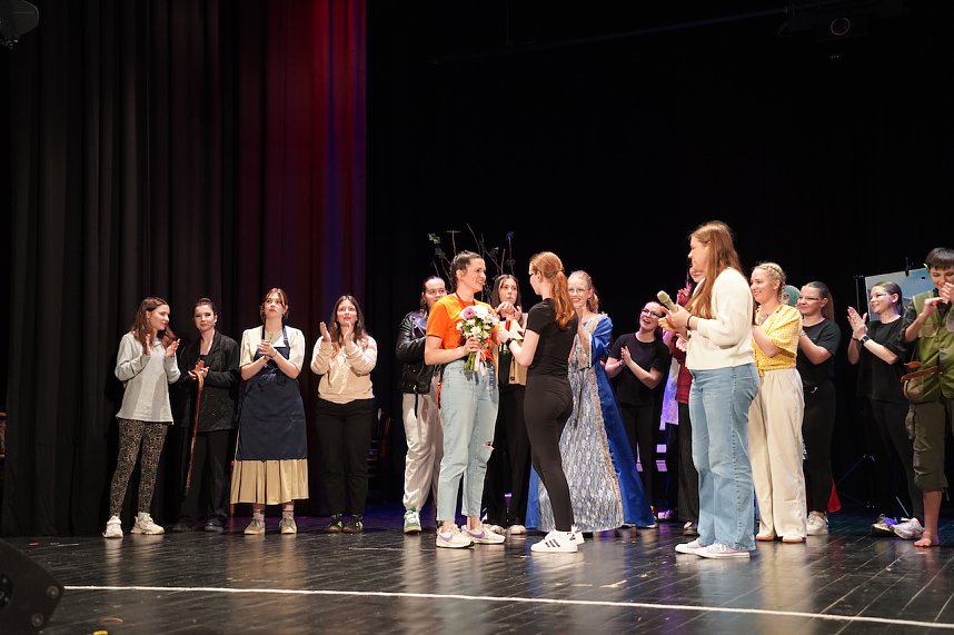 "Time and Time again" gespielt von Sch&uuml;lerinnen und Sch&uuml;lern des Salza Gymnasiums und der Grundschule Sonnenhof