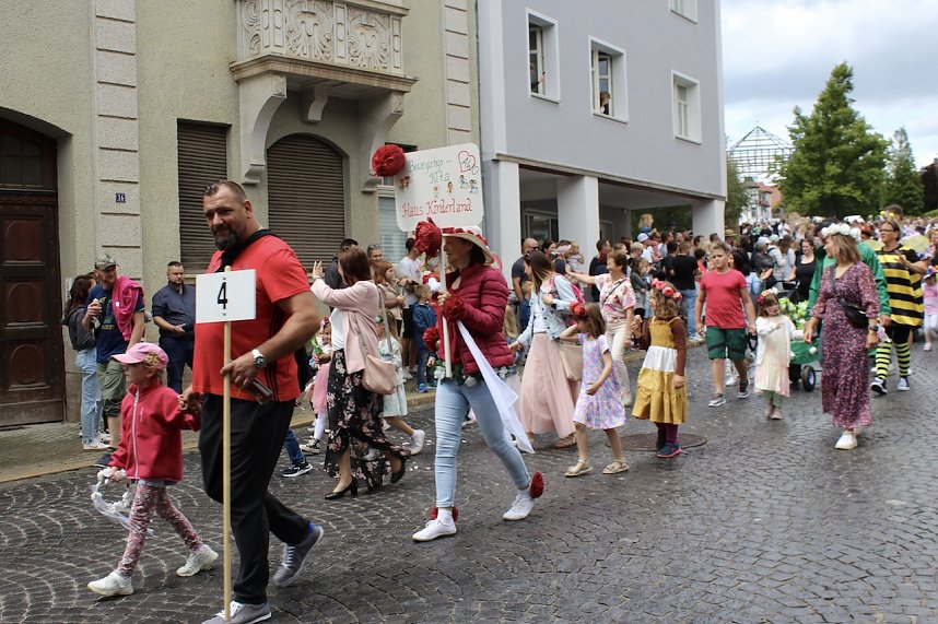 Gro&szlig;er festlicher Umzug zum 211. Brunnenfest in Bad Langensalza