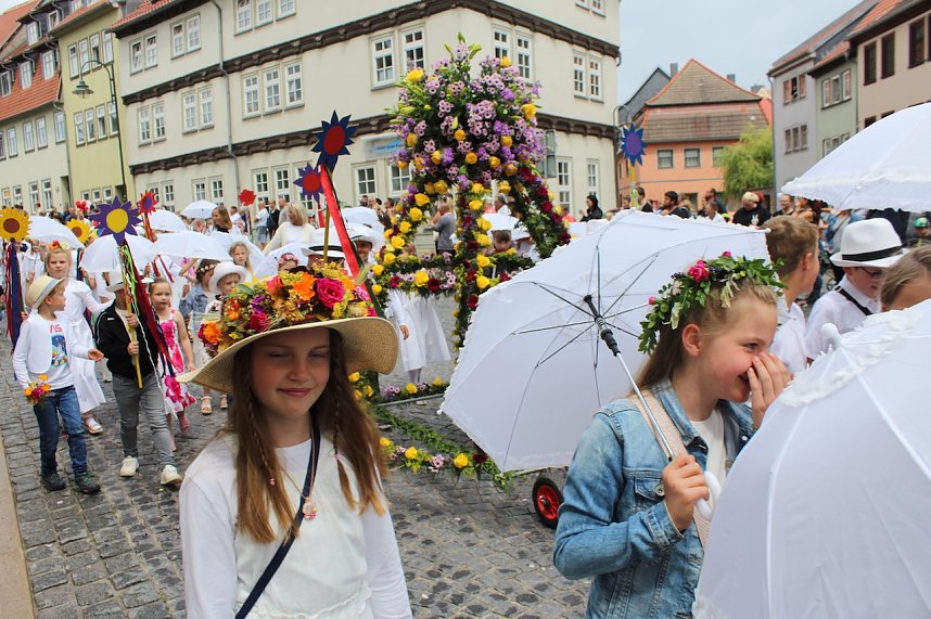 Gro&szlig;er festlicher Umzug zum 211. Brunnenfest in Bad Langensalza