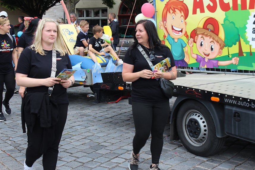 Farbenfroher Festumzug zum 211. Brunnenfest in Bad Langensalza