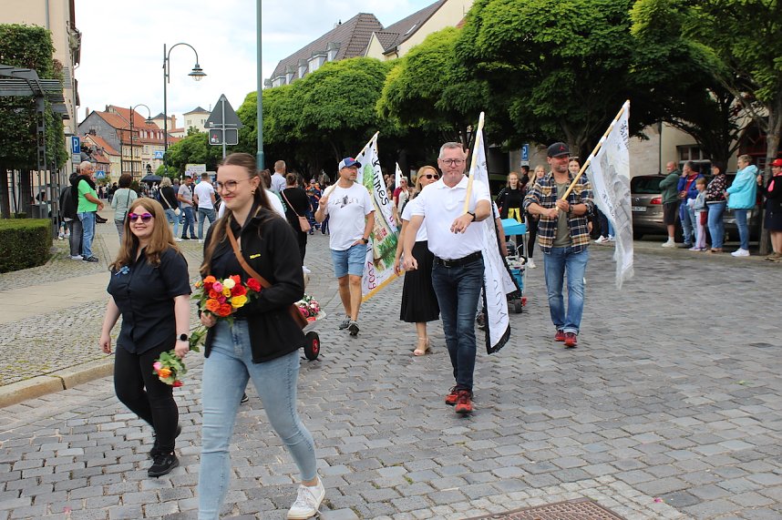 Farbenfroher Festumzug zum 211. Brunnenfest in Bad Langensalza