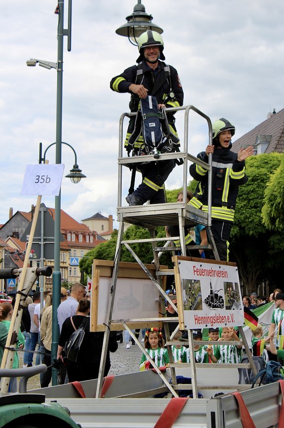 Farbenfroher Festumzug zum 211. Brunnenfest in Bad Langensalza