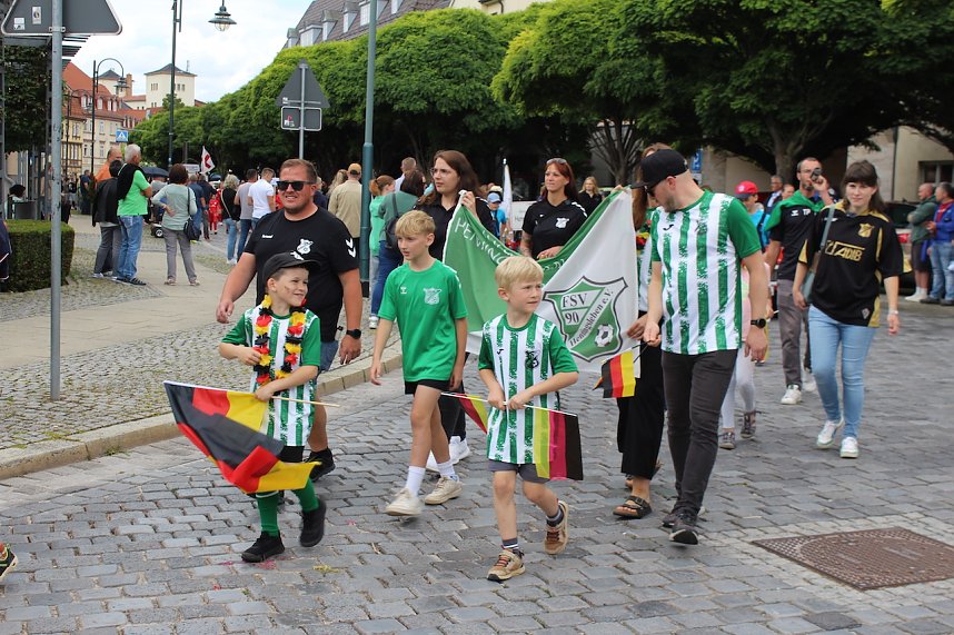 Farbenfroher Festumzug zum 211. Brunnenfest in Bad Langensalza