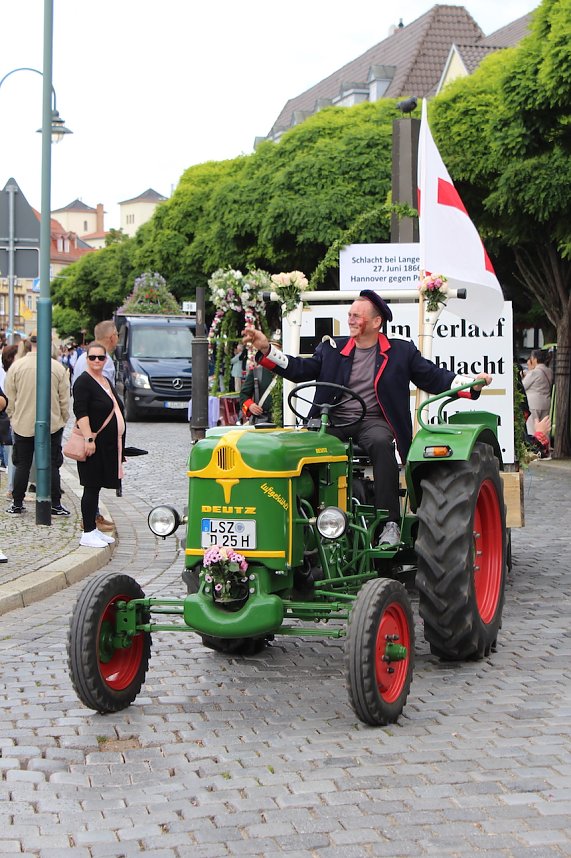 Farbenfroher Festumzug zum 211. Brunnenfest in Bad Langensalza