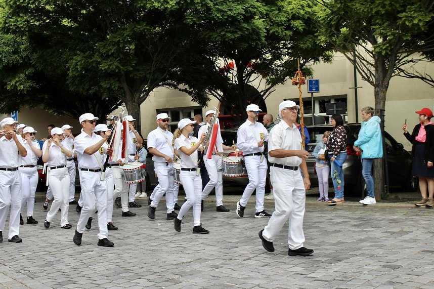 Farbenfroher Festumzug zum 211. Brunnenfest in Bad Langensalza