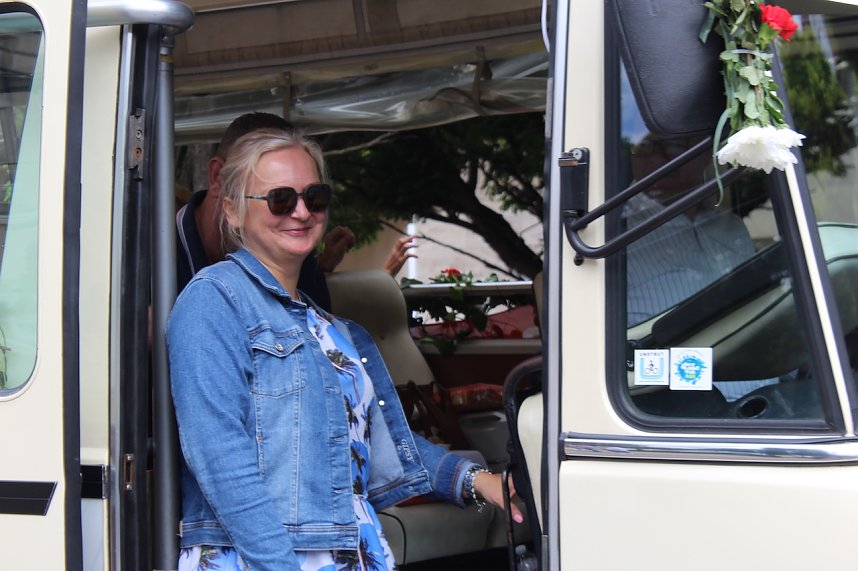 211. Brunnenfestumzug in Bad Langensalza mit vielen fr&ouml;hlichen Akteuren