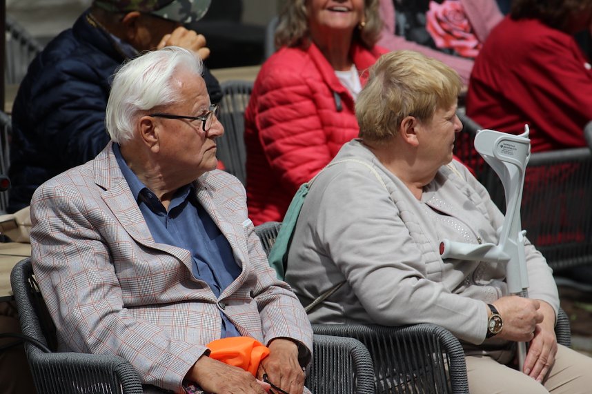 211. Brunnenfestumzug in Bad Langensalza mit vielen fr&ouml;hlichen Akteuren