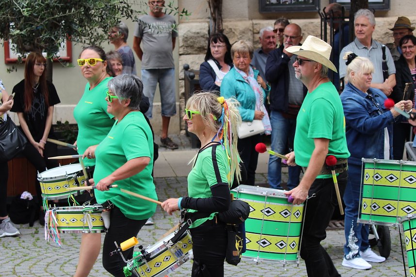 211. Brunnenfestumzug in Bad Langensalza mit vielen fr&ouml;hlichen Akteuren