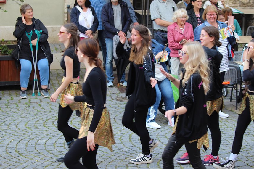 Teilnehmerinnen und Teilnehmer des Festumzuges zum 211. Brunnenfest in Bad Langensalza 