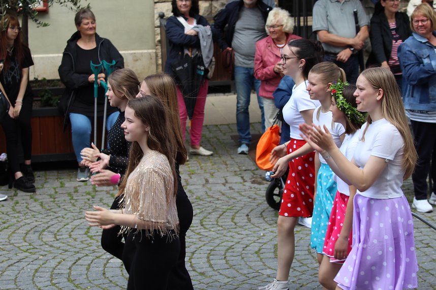 Teilnehmerinnen und Teilnehmer des Festumzuges zum 211. Brunnenfest in Bad Langensalza 