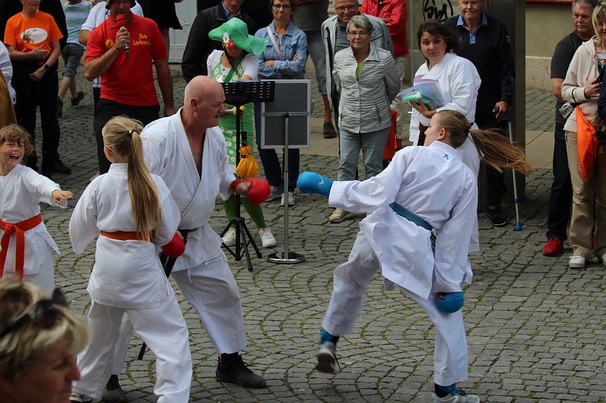 Teilnehmerinnen und Teilnehmer des Festumzuges zum 211. Brunnenfest in Bad Langensalza 